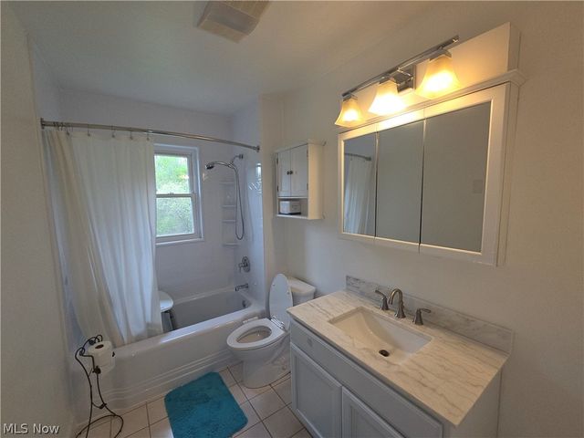 13047 Forest Road, Burton, OH 44021
