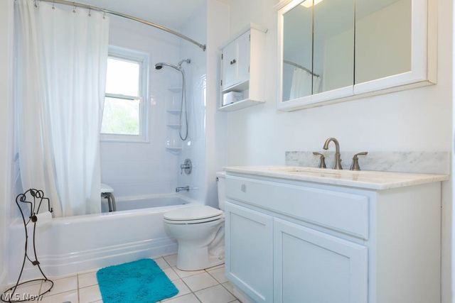 13047 Forest Road, Burton, OH 44021
