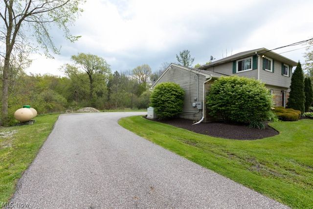 13047 Forest Road, Burton, OH 44021