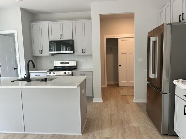 1131 Mount Vernon DRIVE, Hartford, WI 53027