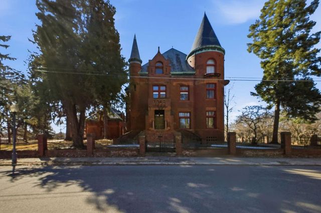 802 Hall Street, St Joseph, MO 64501