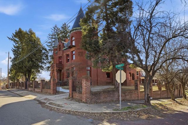 802 Hall Street, St Joseph, MO 64501