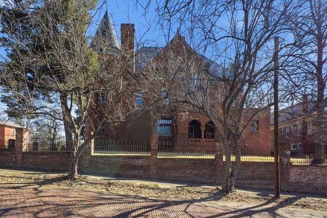 802 Hall Street, St Joseph, MO 64501