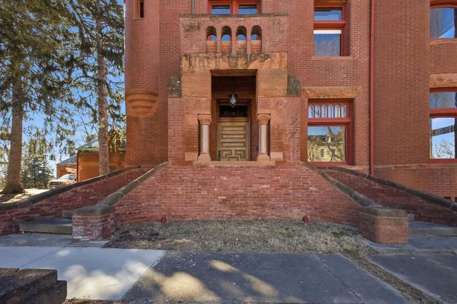 802 Hall Street, St Joseph, MO 64501