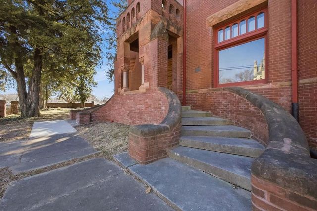 802 Hall Street, St Joseph, MO 64501