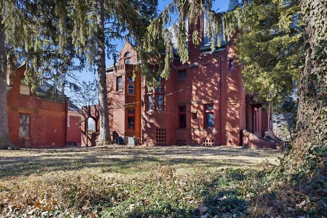 802 Hall Street, St Joseph, MO 64501