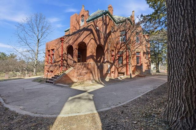 802 Hall Street, St Joseph, MO 64501