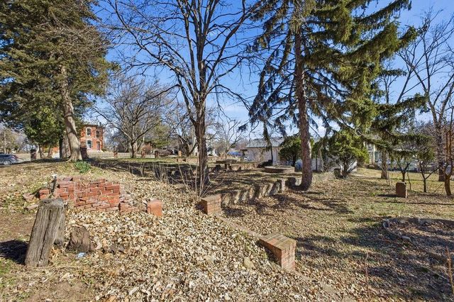 802 Hall Street, St Joseph, MO 64501