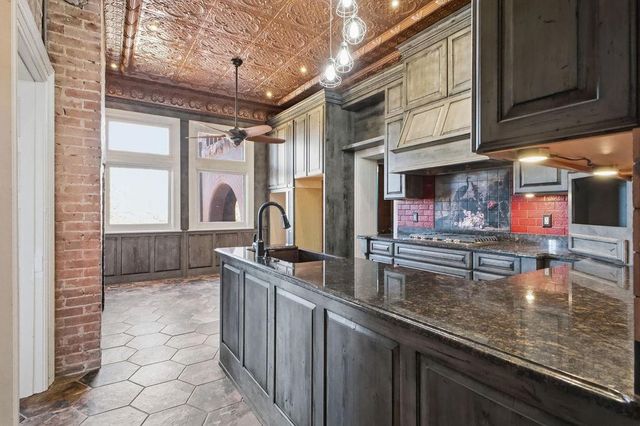 802 Hall Street, St Joseph, MO 64501