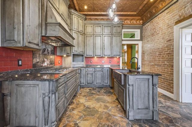 802 Hall Street, St Joseph, MO 64501