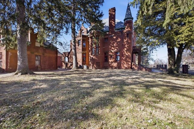 802 Hall Street, St Joseph, MO 64501