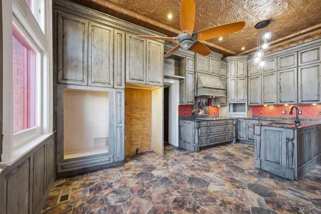 802 Hall Street, St Joseph, MO 64501