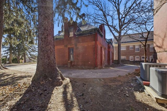 802 Hall Street, St Joseph, MO 64501