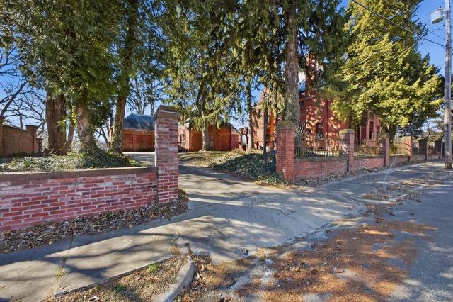 802 Hall Street, St Joseph, MO 64501