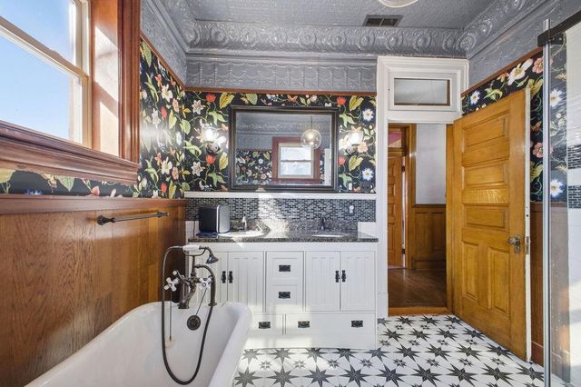 802 Hall Street, St Joseph, MO 64501