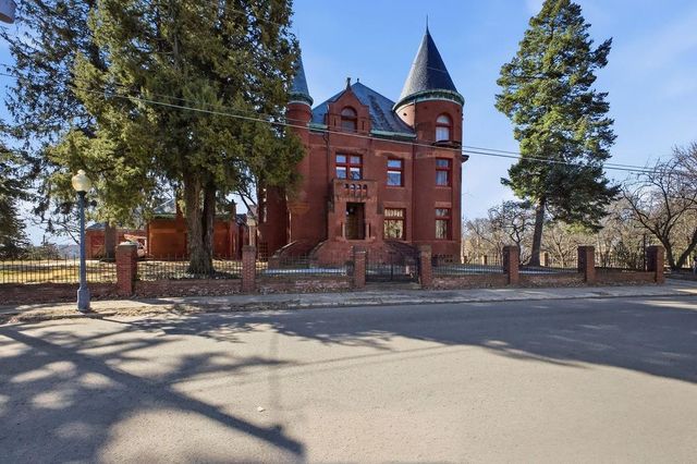 802 Hall Street, St Joseph, MO 64501