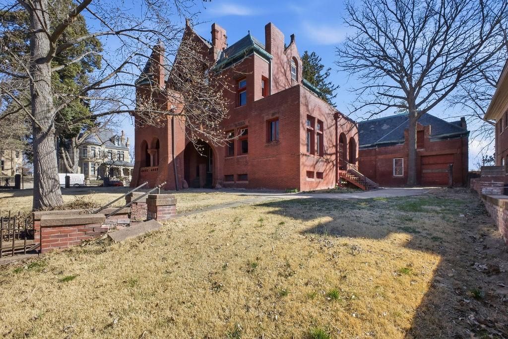 802 Hall Street, St Joseph, MO 64501