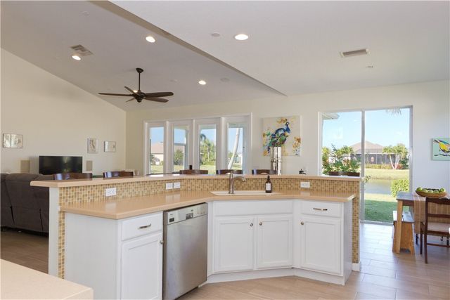 628 Tangelo Circle SW, Vero Beach, FL 32968