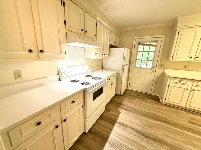 1961 Essex Drive, Sumter, SC 29154