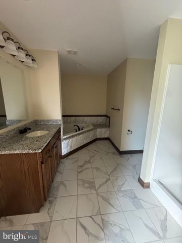 24 VICTORIA COURT, Shippensburg, PA 17257