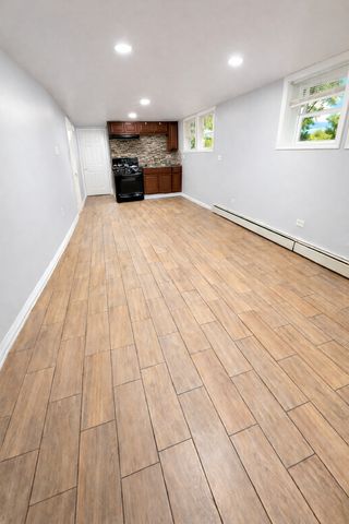 5518 W Melrose Street G, Chicago, IL 60641