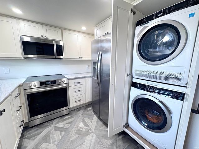 9444 S Lake Ridge Drive, Bloomington, IN 47401