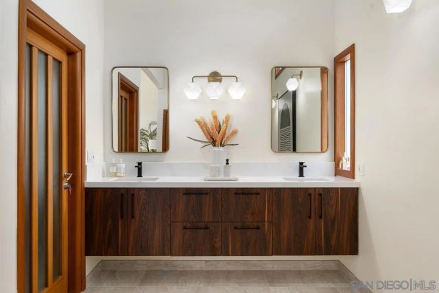 7911 El Paseo Grande, La Jolla, CA 92037