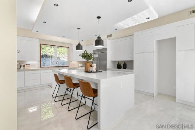 7911 El Paseo Grande, La Jolla, CA 92037