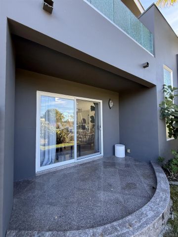 7911 El Paseo Grande, La Jolla, CA 92037