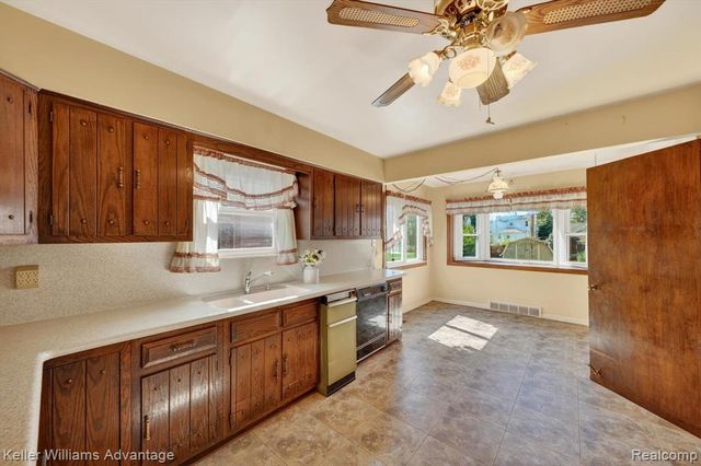 1135 Chestnut Street, Wyandotte, MI 48192