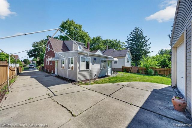 1135 Chestnut Street, Wyandotte, MI 48192