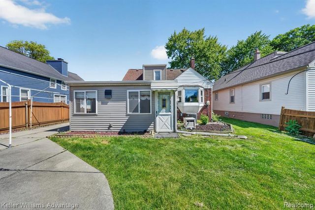 1135 Chestnut Street, Wyandotte, MI 48192