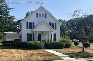 819 W Shiawassee Avenue, Fenton, MI 48430