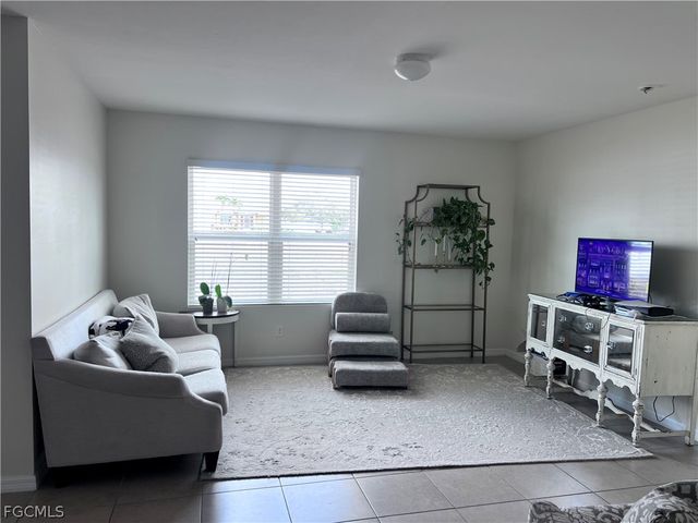 3815 SW 11th PL, Cape Coral, FL 33914