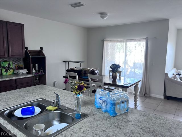 3815 SW 11th PL, Cape Coral, FL 33914