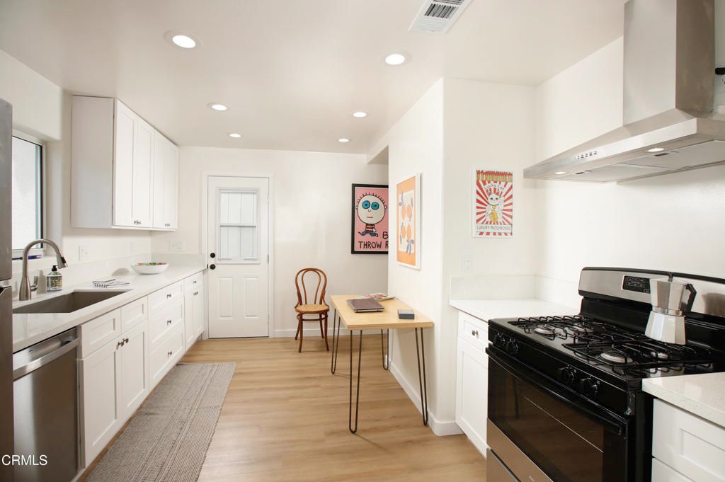 Image 9 of property listing at 4501 Alumni Avenue, Los Angeles, CA 90041