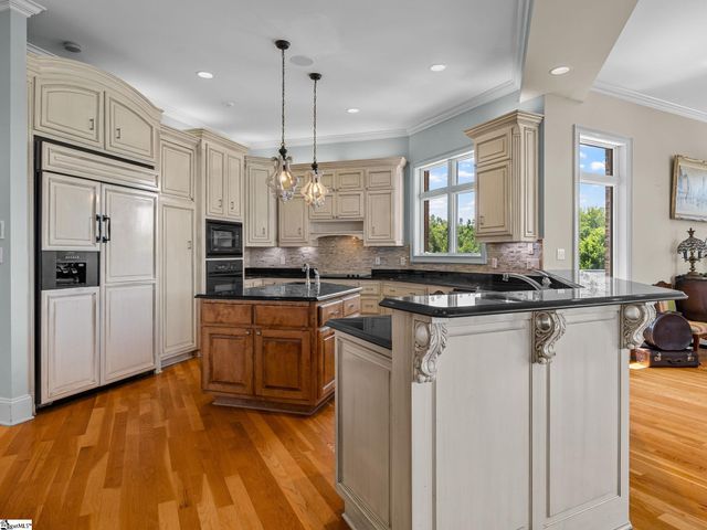 204 E Caledonia Court, Inman, SC 29349