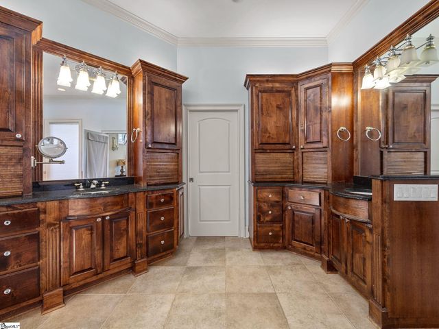 204 E Caledonia Court, Inman, SC 29349