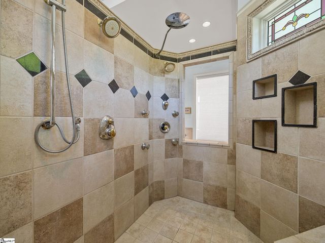 204 E Caledonia Court, Inman, SC 29349