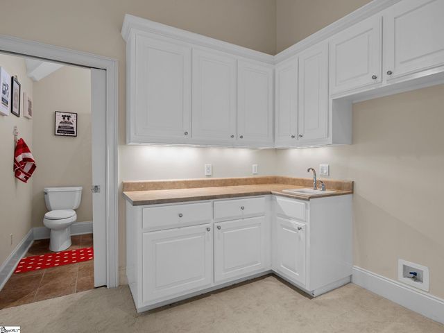 204 E Caledonia Court, Inman, SC 29349