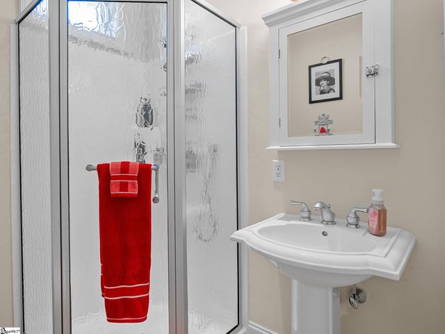 204 E Caledonia Court, Inman, SC 29349