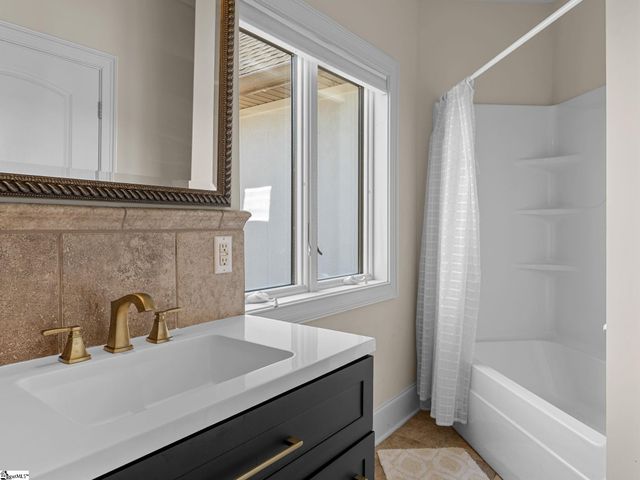 204 E Caledonia Court, Inman, SC 29349