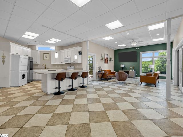 204 E Caledonia Court, Inman, SC 29349