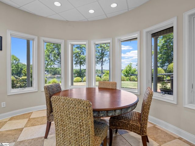 204 E Caledonia Court, Inman, SC 29349