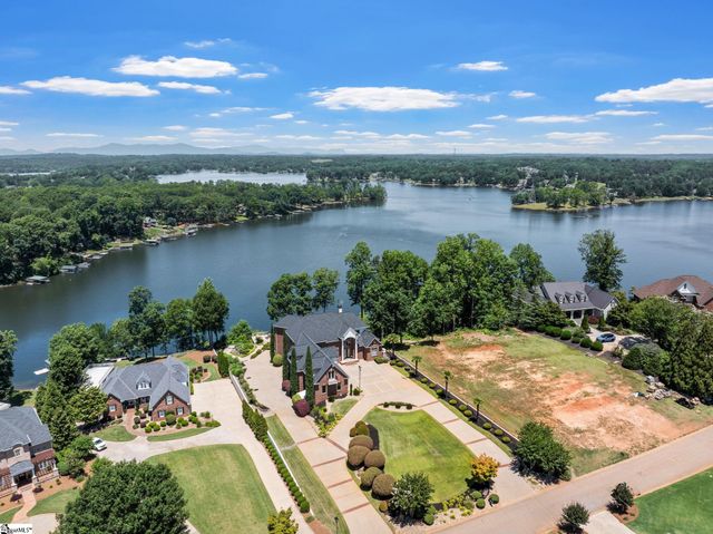 204 E Caledonia Court, Inman, SC 29349
