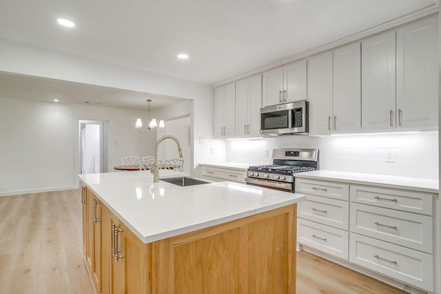 2121 Weatherbee Street, Fort Worth, TX 76110