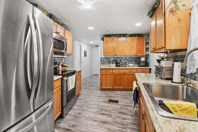919 WEEPING WILLOW AVENUE, Lady Lake, FL 32159