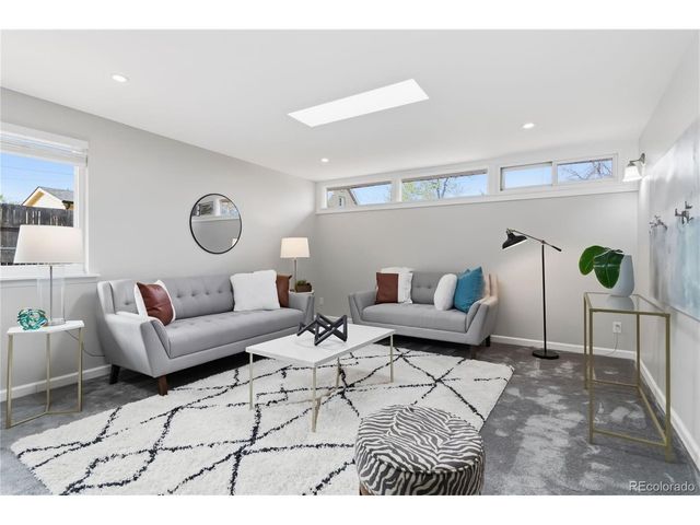 1225 Roslyn St, Denver, CO 80220