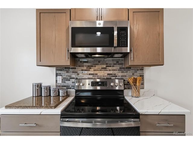 1225 Roslyn St, Denver, CO 80220