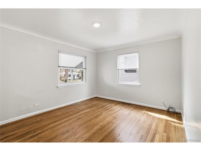 1225 Roslyn St, Denver, CO 80220